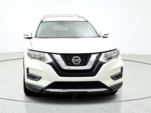 Used 2019 Nissan Rogue SV FWD image 2