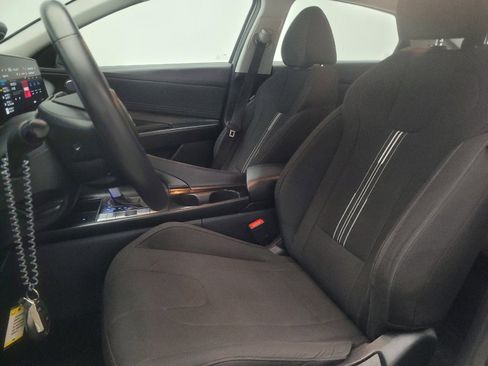 Used 2025 Hyundai Elantra SEL FWD image 17