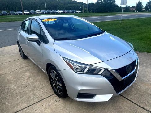 Used 2021 Nissan Versa SV image 4