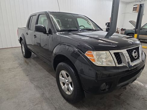Used 2012 Nissan Frontier SV image 16