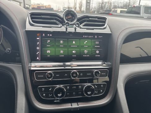 Used 2022 Bentley Bentayga image 17