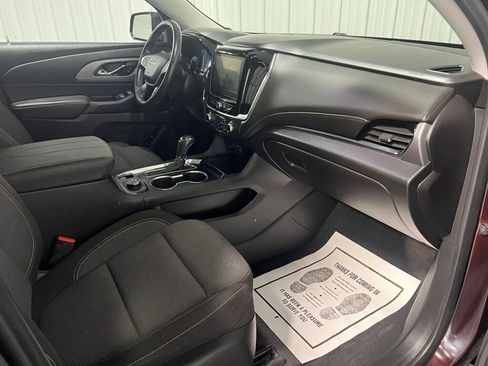Used 2020 Chevrolet Traverse LT image 3