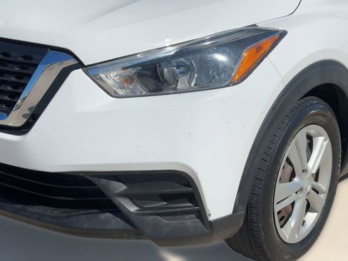 Used 2020 Nissan Kicks S image 11