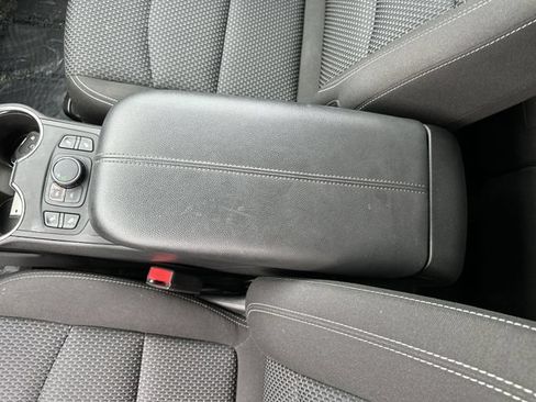 Used 2023 GMC Terrain SLE w/ Driver Convenience Package FWD image 24