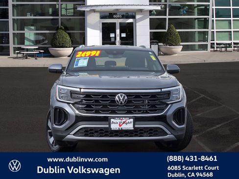Used 2024 Volkswagen Atlas Cross Sport SE image 2