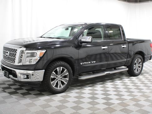 Used 2018 Nissan Titan SL RWD image 35