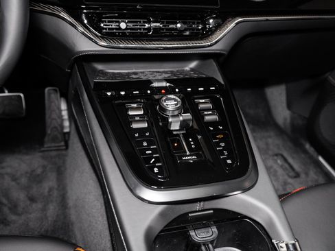 Used 2025 Aston Martin DBX 707 image 48