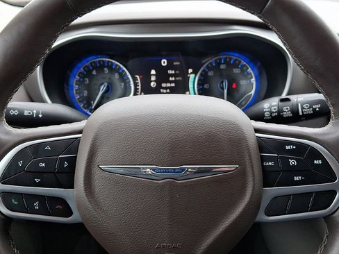 Used 2018 Chrysler Pacifica Touring-L Plus image 20