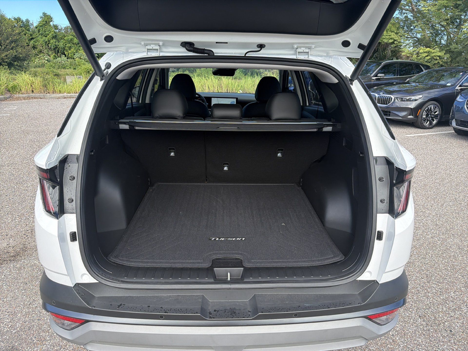 Used 2025 Hyundai Tucson Limited FWD image 12