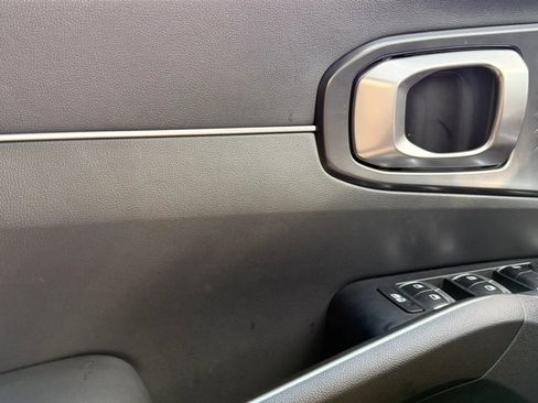 Used 2024 Kia Sorento S image 28