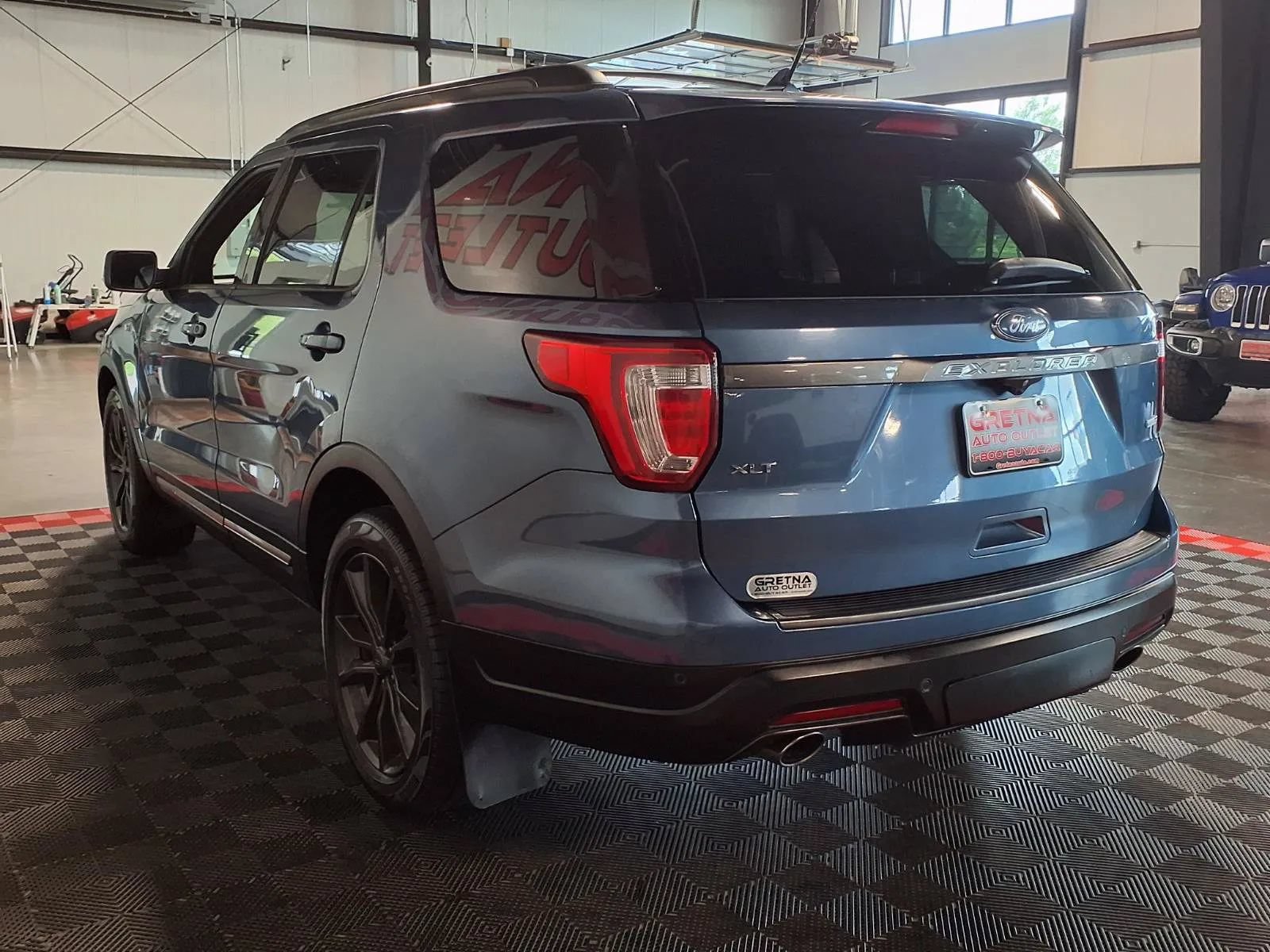 Used 2018 Ford Explorer XLT w/ Equipment Group 202A AWD/4WD image 5