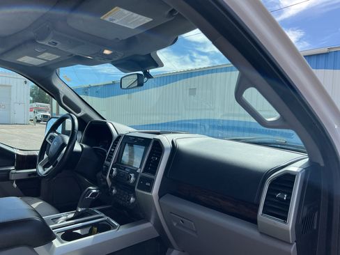 Used 2018 Ford F150 Lariat w/ Equipment Group 502A Luxury AWD/4WD image 32