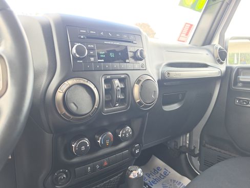 Used 2018 Jeep Wrangler Unlimited Sport AWD/4WD image 23
