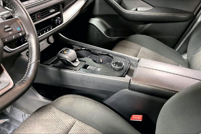 Used 2025 Nissan Rogue SV AWD/4WD image 17