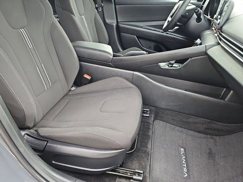 Used 2023 Hyundai Elantra SEL image 13
