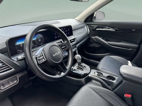 Used 2024 Kia Seltos EX FWD image 24