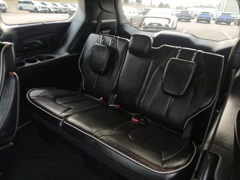 Used 2019 Chrysler Pacifica Limited image 23
