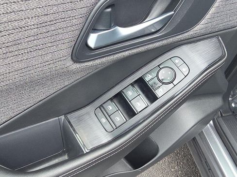 Used 2022 Nissan Rogue SV AWD/4WD image 16