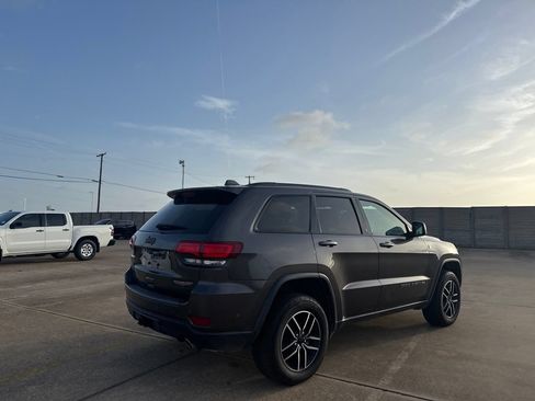 Used 2021 Jeep Grand Cherokee Trailhawk w/ Trailhawk Luxury Group AWD/4WD image 18