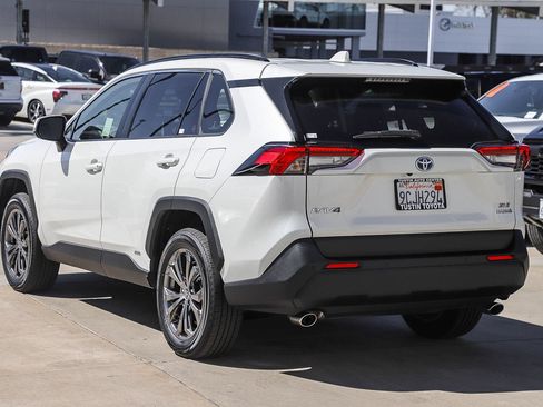 Certified 2022 Toyota RAV4 XLE Premium AWD/4WD image 8