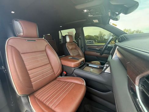 Used 2024 GMC Yukon Denali Ultimate AWD/4WD image 31