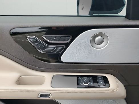 Used 2023 Lincoln Aviator Reserve w/ Equipment Group 201A image 28