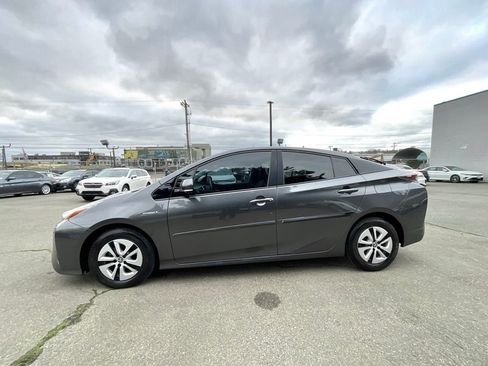 Used 2017 Toyota Prius Two image 5