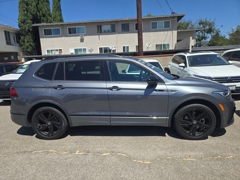 Used 2023 Volkswagen Tiguan SE R-Line FWD image 1