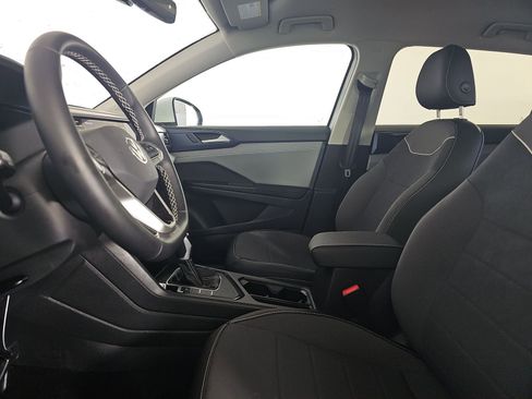 Used 2024 Volkswagen Taos SE image 5