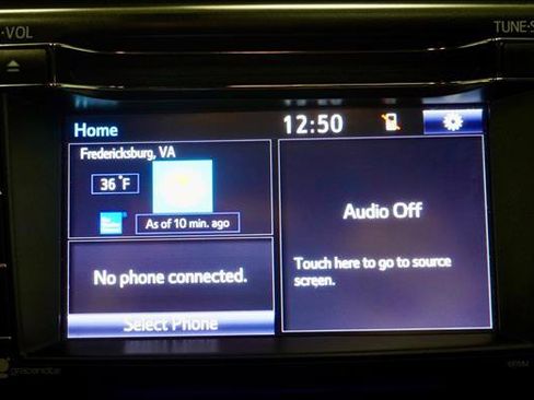 Used 2017 Toyota RAV4 SE image 16