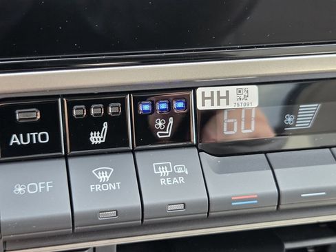 Used 2026 Toyota Camry XLE FWD image 21