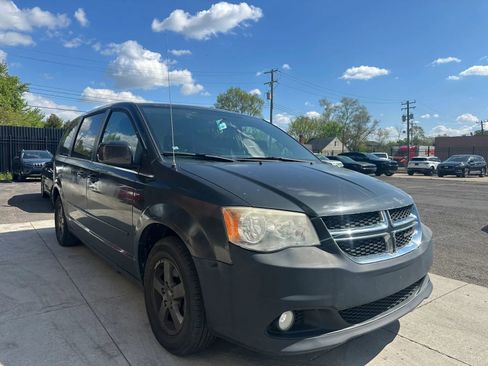 Used 2012 Dodge Grand Caravan Crew FWD image 2