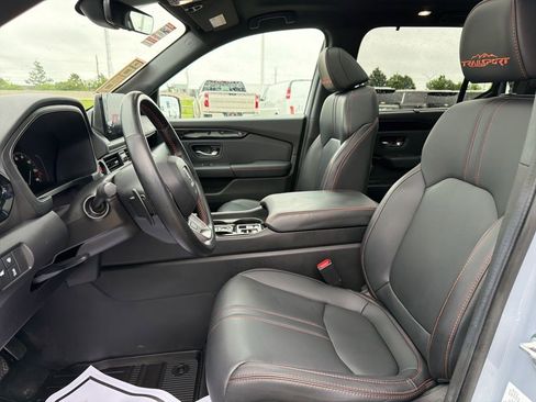 Used 2025 Honda Pilot TrailSport image 21