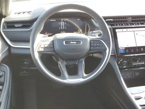 New 2025 Jeep Grand Cherokee Limited w/ Black Appearance Package image 8