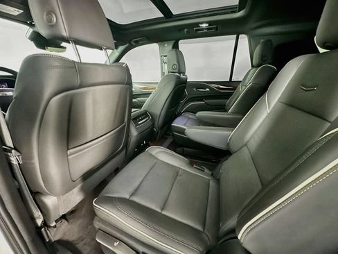 Used 2024 Cadillac Escalade Premium Luxury AWD/4WD image 25