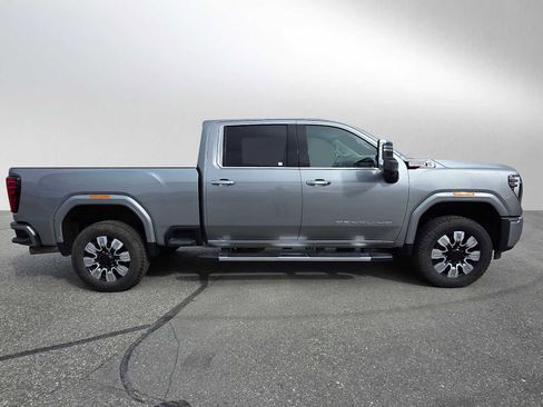Used 2025 GMC Sierra 3500 Denali w/ Denali Reserve Package AWD/4WD image 2