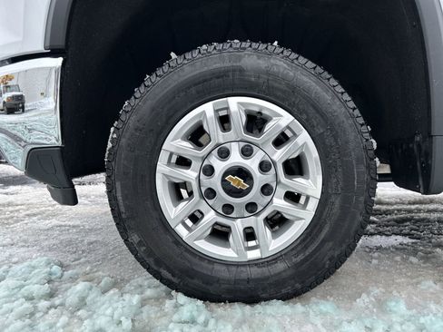 Used 2025 Chevrolet Silverado 2500 LT w/ Convenience Package image 18