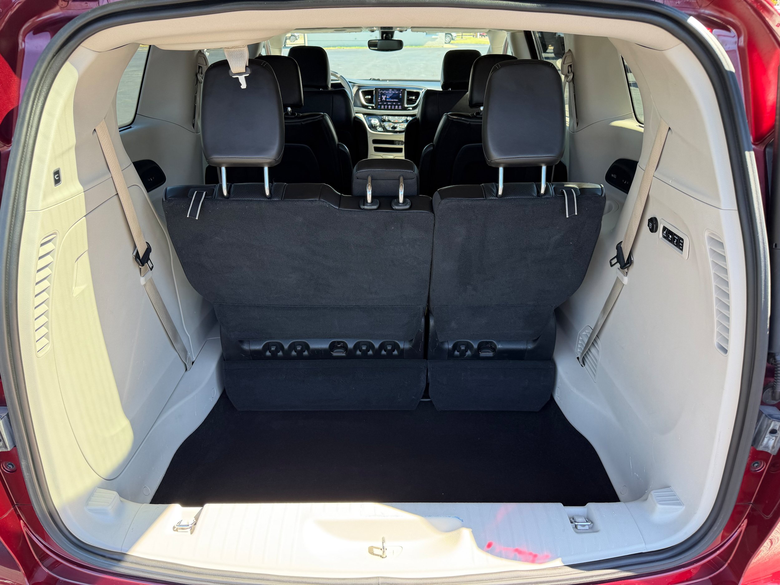 Used 2019 Chrysler Pacifica Limited FWD image 11
