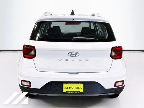Used 2022 Hyundai Venue SEL FWD image 6