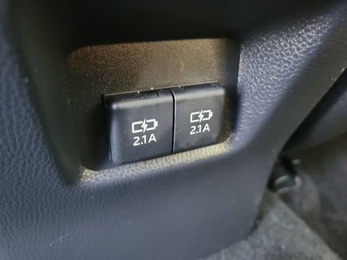 Used 2021 Toyota RAV4 XLE Premium image 11