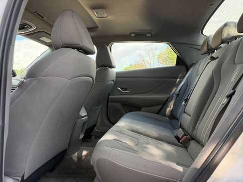 Used 2025 Hyundai Elantra SEL FWD image 27