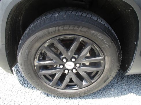 Used 2018 GMC Acadia SLT AWD/4WD image 32