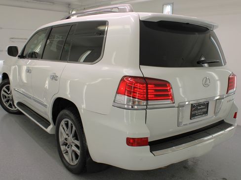Used 2014 Lexus LX 570 4WD image 28
