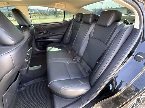 Used 2025 Lexus ES 300h w/ Premium Package image 19