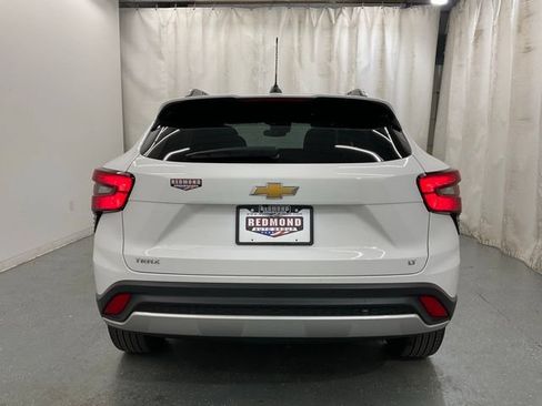 Used 2025 Chevrolet Trax LT w/ LT Convenience Package FWD image 6