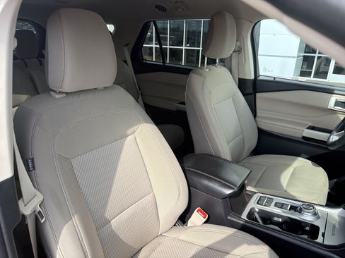 Used 2023 Ford Explorer XLT RWD image 7