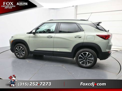 Used 2025 Chevrolet TrailBlazer LT w/ LT Cold Weather Package AWD/4WD image 17