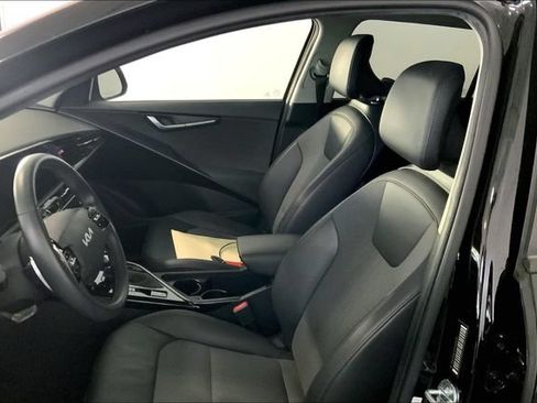 Used 2023 Kia Niro EX FWD image 11
