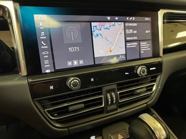Used 2025 Porsche Macan AWD/4WD image 13