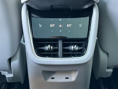 New 2025 Volvo EX90 Plus image 13